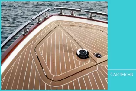Flooring for boats - advantages and disadvantages of artificial flooring