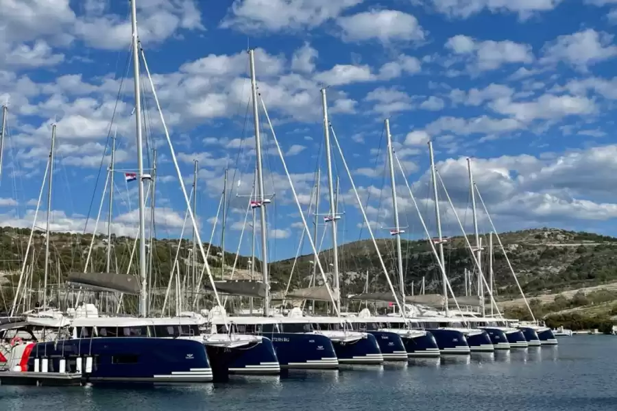 UTH boats in charter base